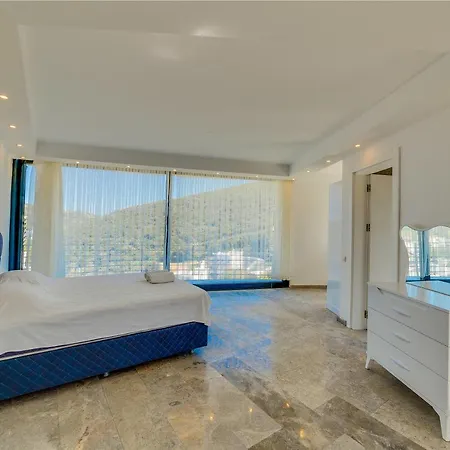 Royal Premium Villas Hotel *